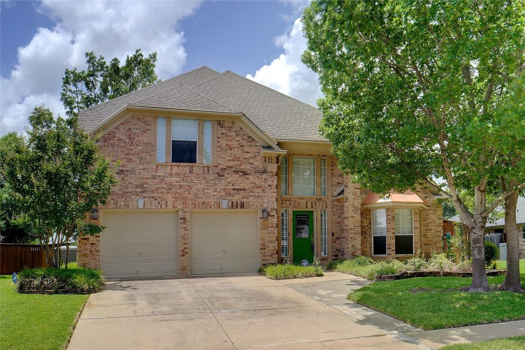 448 Shade Tree Circle, Hurst, TX 76054