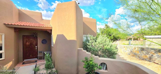 2011 Desert Springs Court, Las Cruces, NM 88011