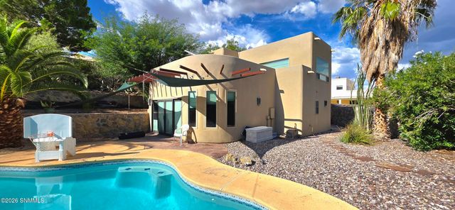2011 Desert Springs Court, Las Cruces, NM 88011