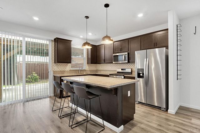 1113 Greenbrier Drive, Hanford, CA 93230