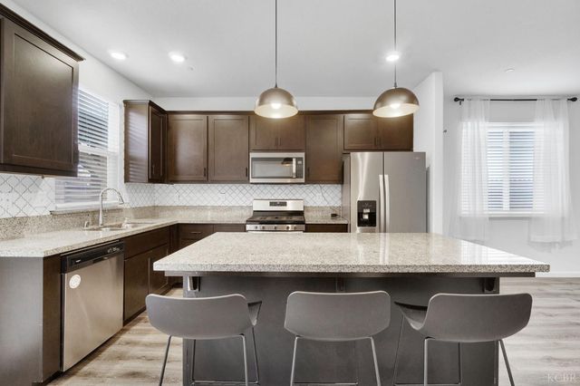 1113 Greenbrier Drive, Hanford, CA 93230