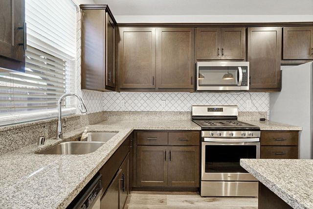 1113 Greenbrier Drive, Hanford, CA 93230