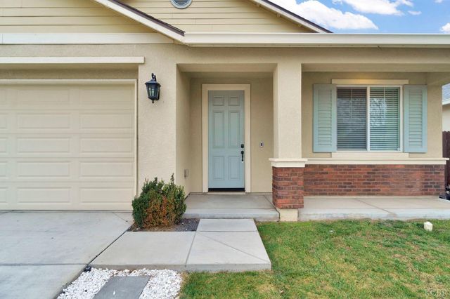 1113 Greenbrier Drive, Hanford, CA 93230