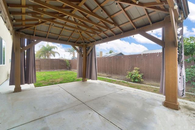 1113 Greenbrier Drive, Hanford, CA 93230