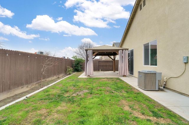 1113 Greenbrier Drive, Hanford, CA 93230