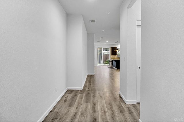 1113 Greenbrier Drive, Hanford, CA 93230