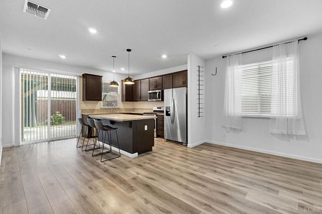 1113 Greenbrier Drive, Hanford, CA 93230