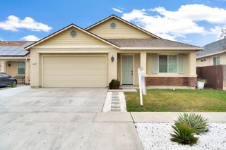 1113 Greenbrier Drive, Hanford, CA 93230