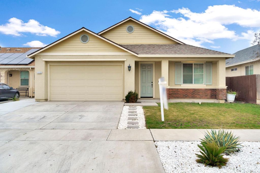 1113 Greenbrier Drive, Hanford, CA 93230