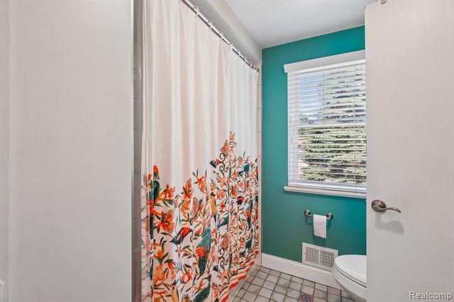 2714 Silverstone Lane, Waterford, MI 48329
