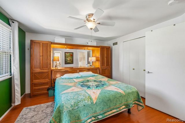 2714 Silverstone Lane, Waterford, MI 48329