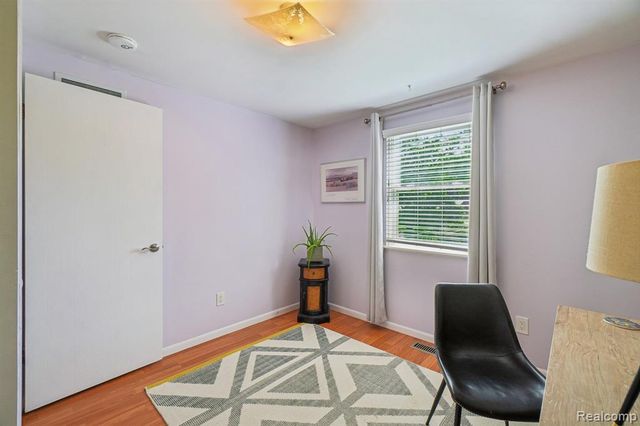 2714 Silverstone Lane, Waterford, MI 48329