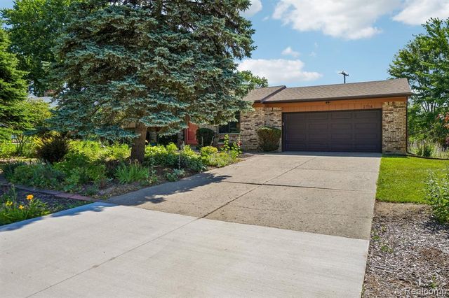 2714 Silverstone Lane, Waterford, MI 48329