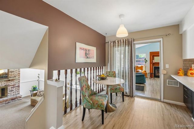 2714 Silverstone Lane, Waterford, MI 48329