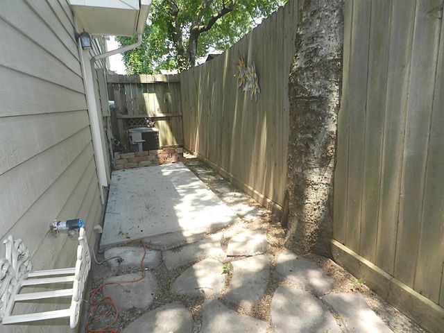 730 Redwing Place Drive, Houston, TX 77009