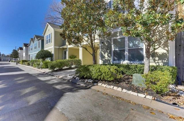 730 Redwing Place Drive, Houston, TX 77009