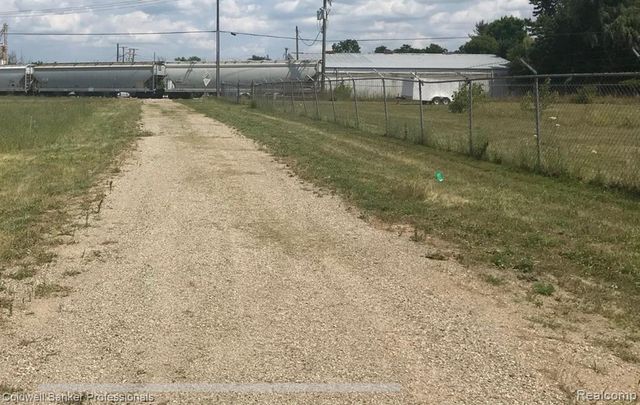 219 James Street, Lapeer, MI 48446