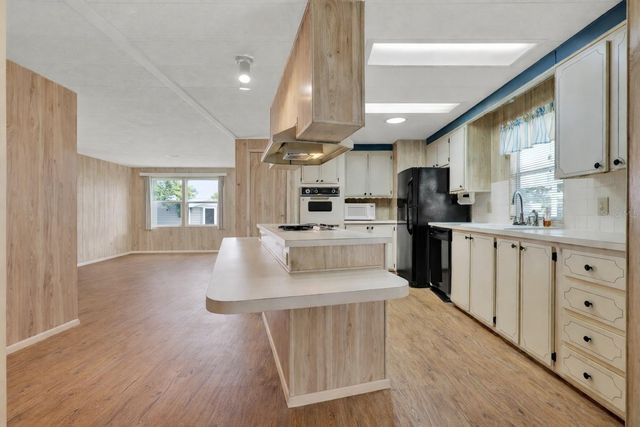 934 BLUE HERON BOULEVARD, Osteen, FL 32764