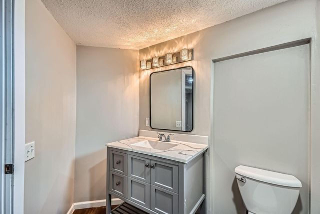 723 Lowry Avenue NE, Minneapolis, MN 55418