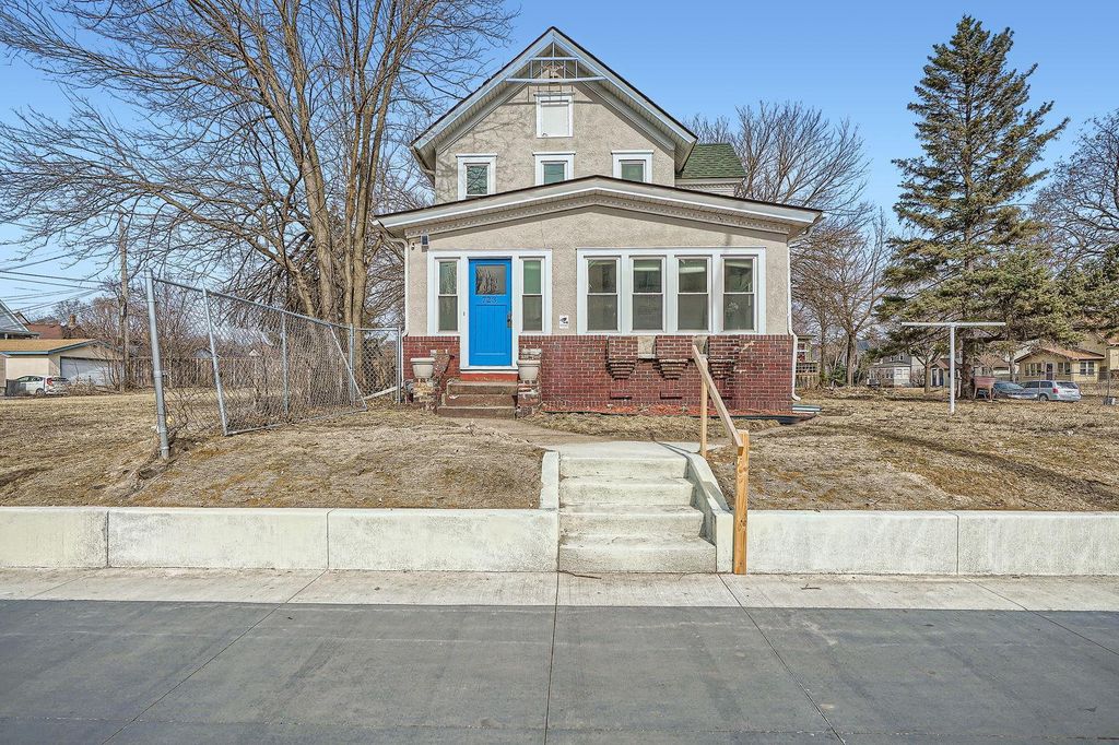 723 Lowry Avenue NE, Minneapolis, MN 55418
