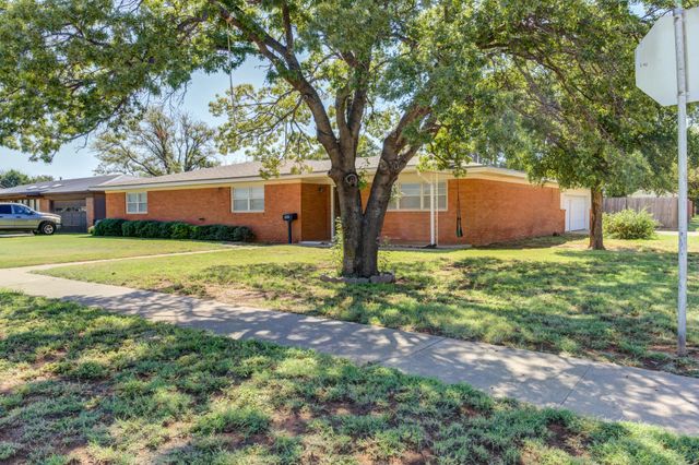 1212 E Broadway Street, Brownfield, TX 79316