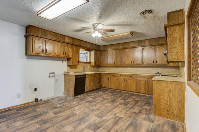 1212 E Broadway Street, Brownfield, TX 79316