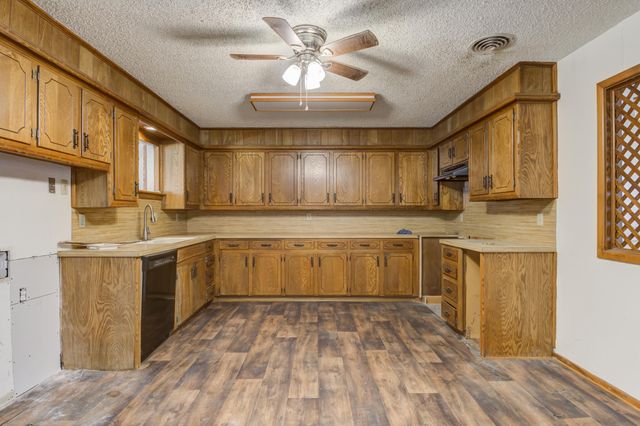 1212 E Broadway Street, Brownfield, TX 79316