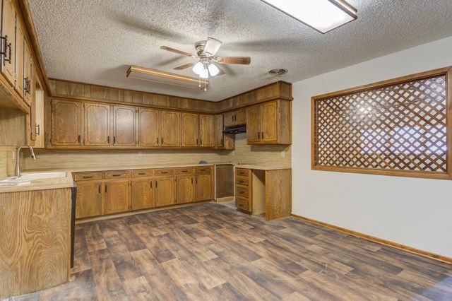 1212 E Broadway Street, Brownfield, TX 79316