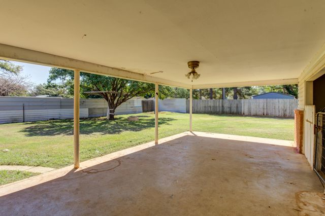 1212 E Broadway Street, Brownfield, TX 79316