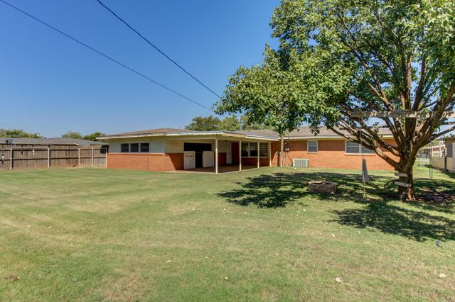 1212 E Broadway Street, Brownfield, TX 79316