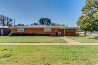 1212 E Broadway Street, Brownfield, TX 79316