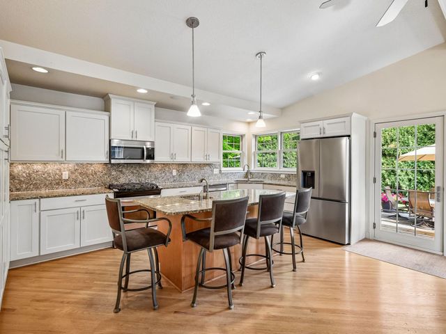 5220 Maddox Lane, Edina, MN 55436