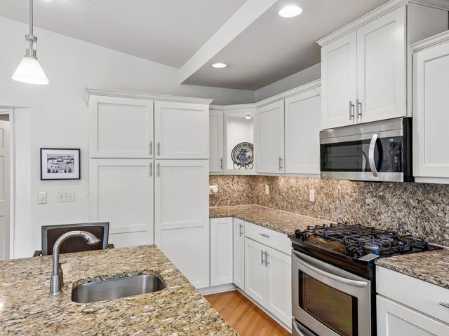 5220 Maddox Lane, Edina, MN 55436