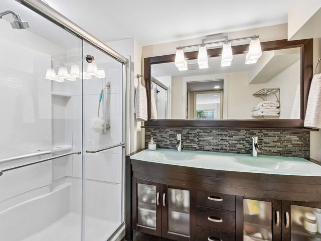 5220 Maddox Lane, Edina, MN 55436