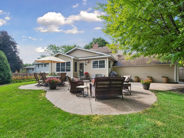 5220 Maddox Lane, Edina, MN 55436