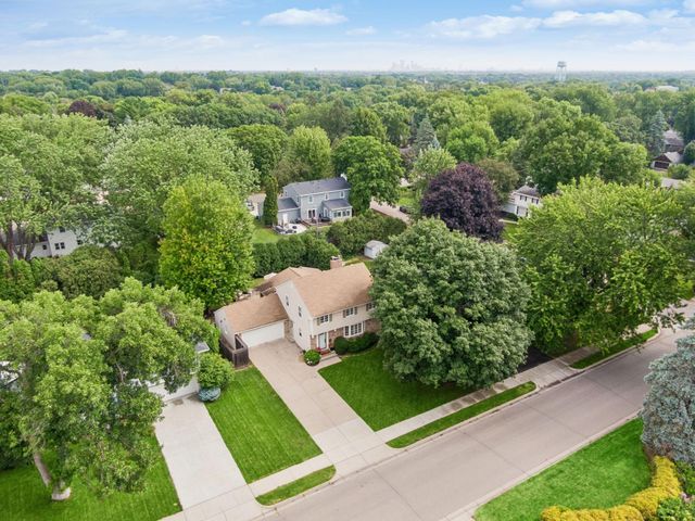 5220 Maddox Lane, Edina, MN 55436