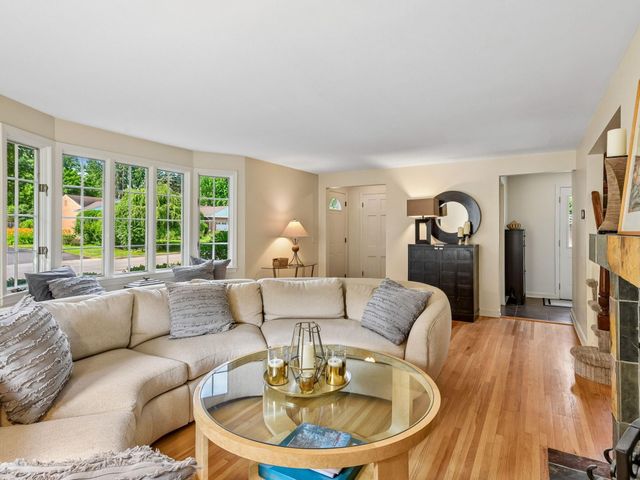 5220 Maddox Lane, Edina, MN 55436