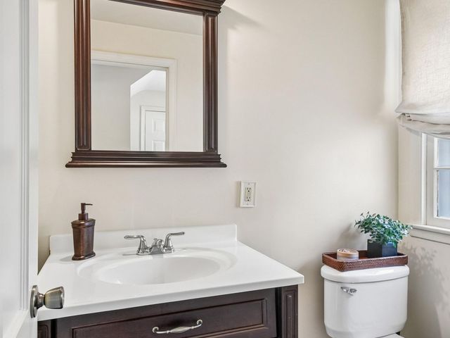 5220 Maddox Lane, Edina, MN 55436
