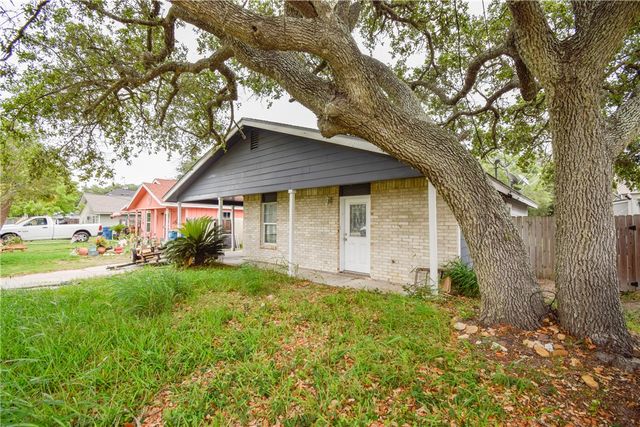 728 S Fuqua St, Rockport, TX 78382