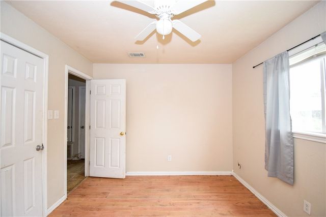 728 S Fuqua St, Rockport, TX 78382