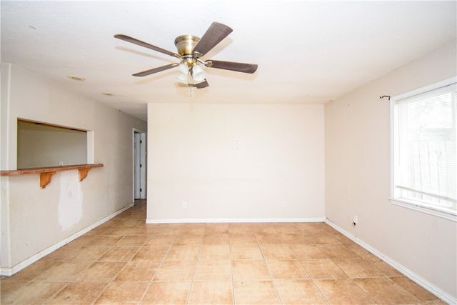 728 S Fuqua St, Rockport, TX 78382