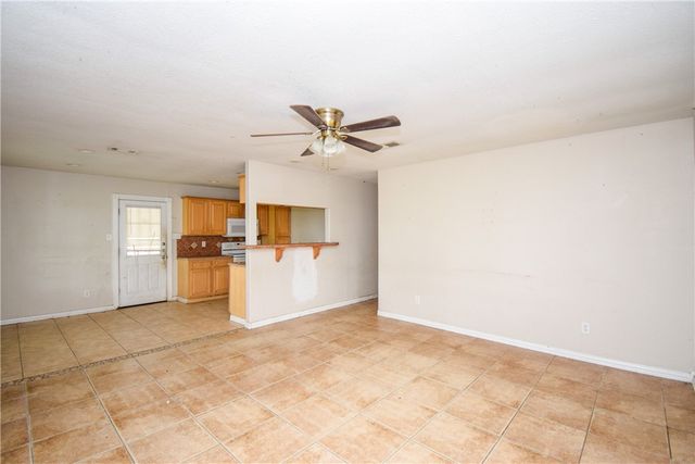 728 S Fuqua St, Rockport, TX 78382