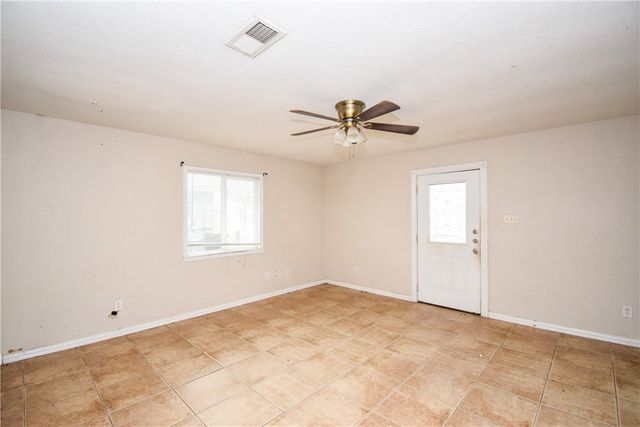 728 S Fuqua St, Rockport, TX 78382