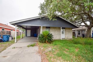 728 S Fuqua St, Rockport, TX 78382