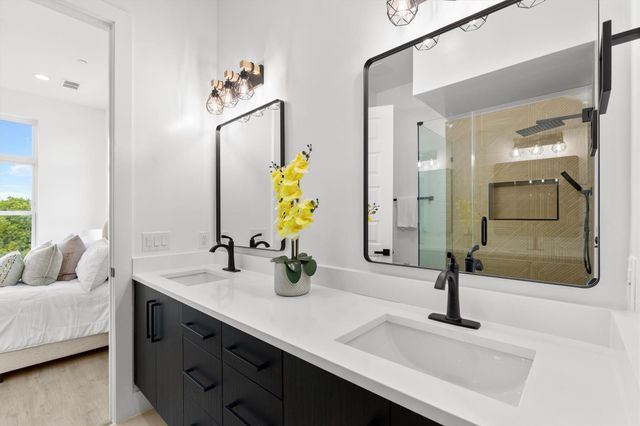 723 W 10th Street 109, Dallas, TX 75208