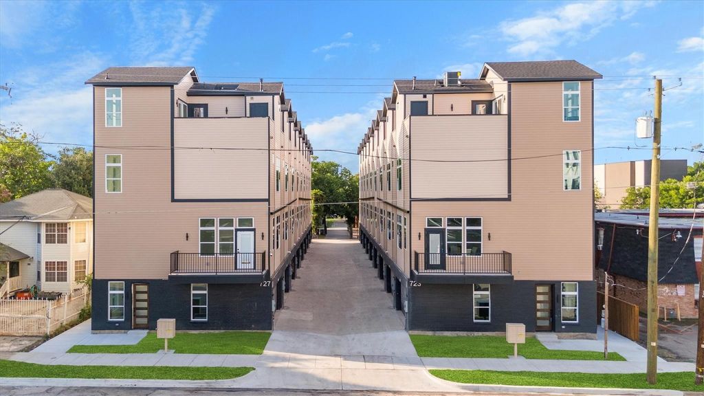 723 W 10th Street 109, Dallas, TX 75208