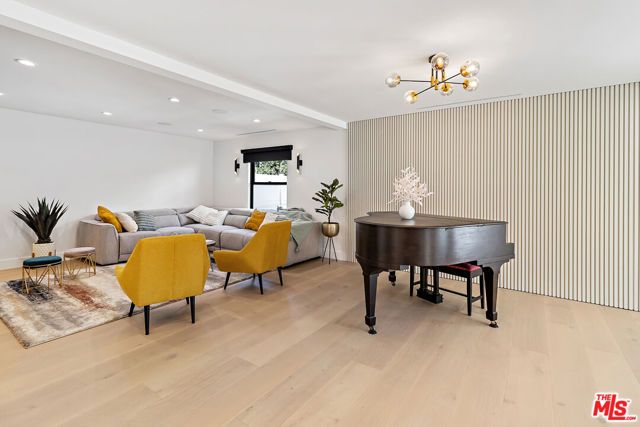 13013 Killion Street, Sherman Oaks, CA 91401