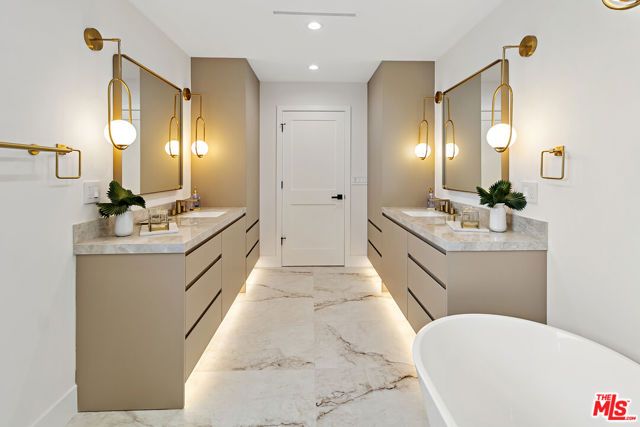 13013 Killion Street, Sherman Oaks, CA 91401