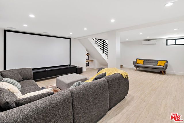 13013 Killion Street, Sherman Oaks, CA 91401