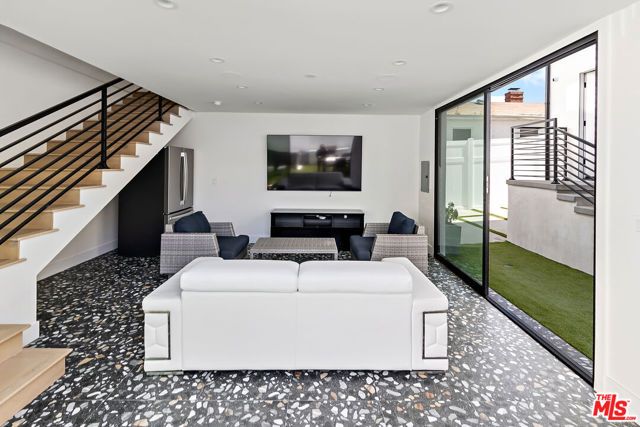 13013 Killion Street, Sherman Oaks, CA 91401